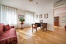Apartmán s výhľadom na Pražský hrad Obývačka